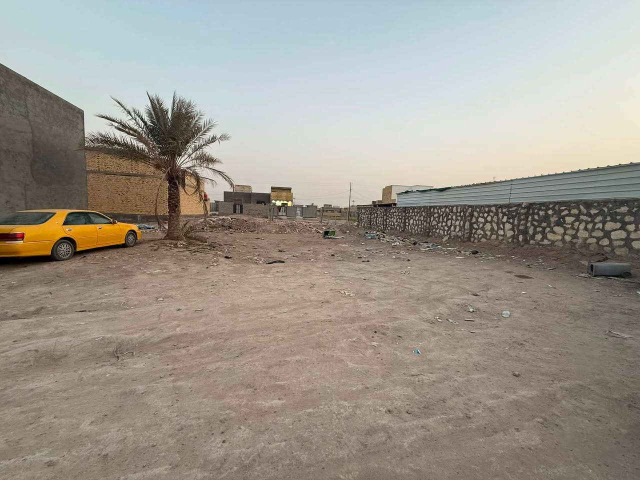 قطعه ارض مساحته415 يم لسياج مال المدينه مهدي عاكول اله مدخلين واحد عل تبليط لجديد الي يروح للحله او لثاني عله جهت شارع مهدي عاكول  للستفسار مراجعت مكتب الهندي2
 ***********
