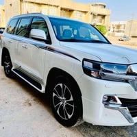 لاندكروز بريم • ٢٠٢١ • ١٥ الف مشي