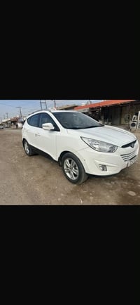 هونداي توكسون 2014 للبيع  سيارة ماشي 160 الف  قطعه صبغ  للسعر 07701390...