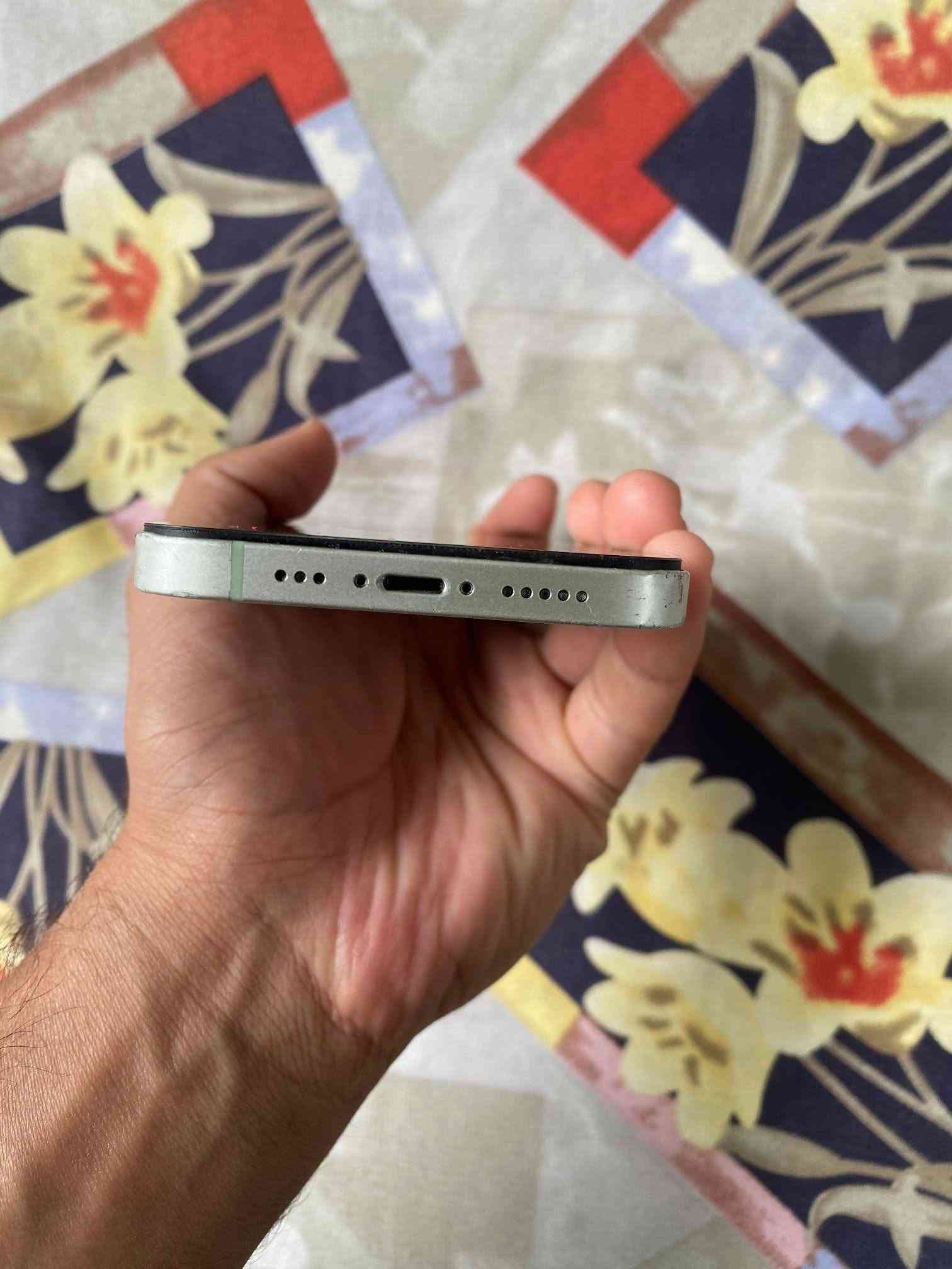 آيفون ١٢ • ٦٤ • مبدل شاشه وبطاريه
