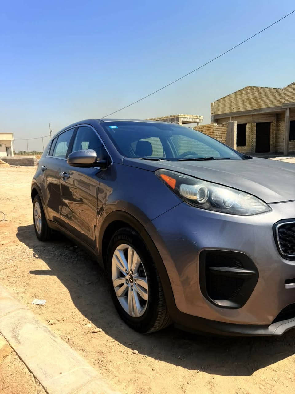 🚗 كيا سبورتاج 2018 (وارد أمريكي) 🚗
المواصفات والأداء:

 المحرك: 4 سلندر سعة 2.4L (2400cc)

 نظام الدفع: فور ويل (AWD / 4WD)

 المسافة المقطوعة: 75 

 الفئة: نصف فول

المميزات والتجهيزات:

 كشافات وإضاءة LED (كشافات وجه)

 شاشة وكاميرا خلفية

 تدفئة كشنات (الكشنات جلد أصلية مع تلبيسة)

 تكييف قطعتين (فتحات خلفية)

حالة البدن (البودي):

 السياره بدون صبغ 

 السيارة بحالة ممتازة ونظيفة جداً

💵 السعر:  ($149وبيه مجال بسيط

📍 العنوان: بغداد - حي الجهاد

📞 للاتصال والاستفسار:***********
