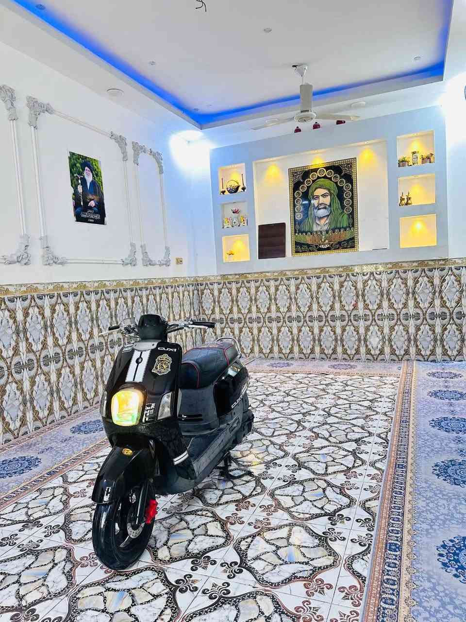 السلام عليكم للبيع ماكس بوليسي حاويه رمبه كفاله عامه من كلشي لا مفتوحه ولا تبخر ولا بيه صوت ولا تنقص شرط على وضع اليابان دراجه خير من الله ما نقصه شي كلشي شغال بيه وبلادي دراجه سلف هندر كهربائيات كلشي بيه جديد وبلادي ماشيه 8 الاف يعني زيرو وشرط احلا من الصور السعر 925 وبيه مجال لشراي رقم الهاتف*********** مكان بصرة القرنة, البصرة
