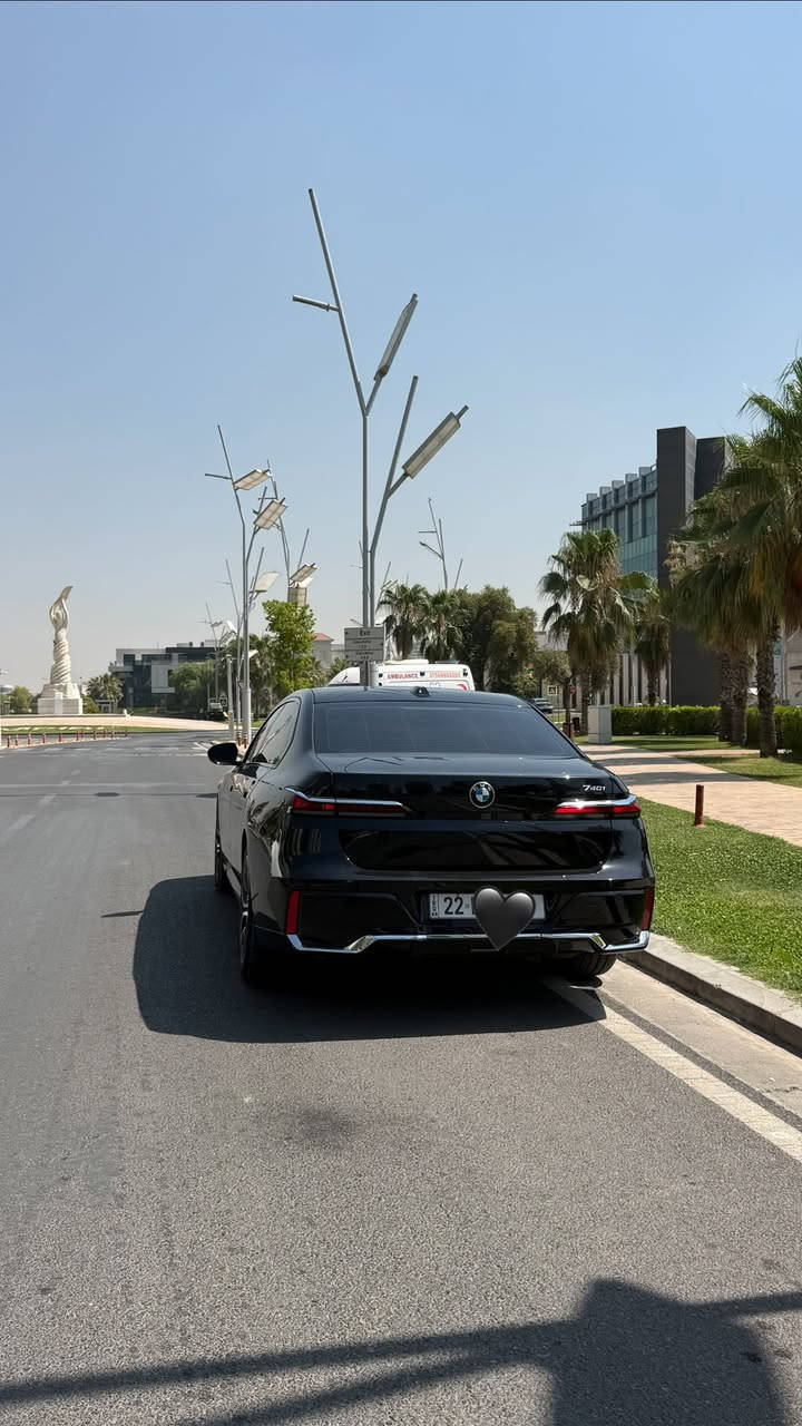 Bmw 740
موديل 2023
ام بكج بلادي 
داتاشو 
بوب شفط
بانوراما
ايماءات تحكم بالسيارة عن طريق الاشارة 

سقف روز رويز بالسقف بلادية متغيرة اللون

بردات كهرباء

رادار امامي كبير

نقطة عمياء

ناضور ليلي

مقاعد تدفأة وتبريد

باب خلفي طويل السيارة بدون اي نقص او مسج او کود
جاهزة من كلشي
ونضيفة جدا
صيانه بالشركة ودهن وتخم تايرات جدد

السيارة داخلة كلين هنا صار بيها طخة بلباب ونصبغ بدون دواخل ولا ايرباك وموجودة صورة الطخة

وطبعا وياها بصمتين و كارت

وعليها موافقة تضليل 80‎%‎ جديدة
السيارة باسمي 
مكان السيارة اربيل
السعر 62000 دولار  وبيها مجال 

موبايل
***********
