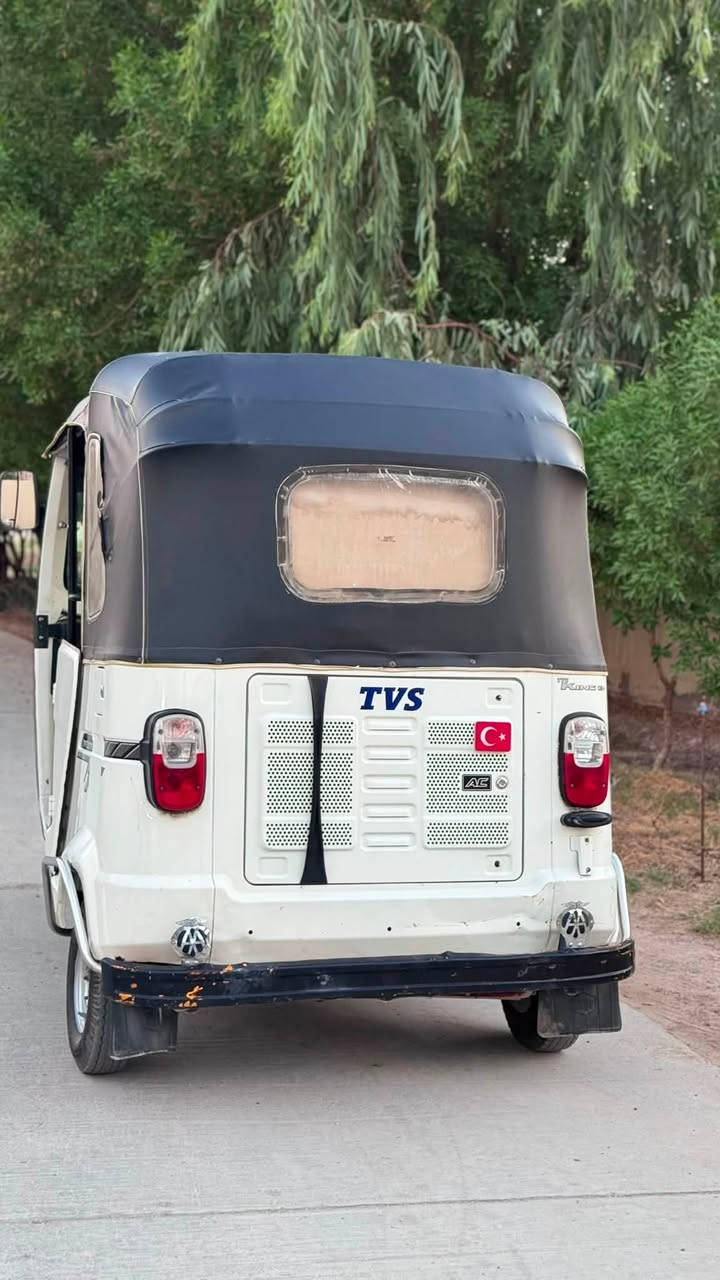 السلام عليكم تكتك tvs موديل 22 شهر 5 تكتك خير من الله  كلشي بلادي بيها  جاهزه مرقمه  سعر 7800.   بس بيها صخه رصيف بلغد جوه
مكاني بغداد  المحموديه  رقم ***********
