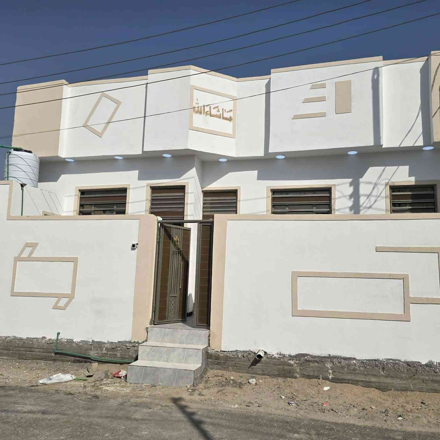 يتوفر الدينا بيوت 3للبيع في ابي الخصيب حمدان شارع مركز حمدان طابو زراعي عراقي سند 25وكله ونسخه من طابو مباشر تكاتب معا ابو طابو عراقي موجود إلا ستفسار رقم الهاتف ***********, مساحة البيت الواحد 150,م كل بيت يحتوي على 2غرف منام وصاله اوديوان أو مطبخ وكراج وحديقه بناء جديد شغل دراجة أولى جميع الخدمات منطقة متكاملة السعر البيت 88مليون أو وقابل للتفاوض مكان كلش حلوة جميع الخدمات منطقة متكاملة على شارع تبليط 10م بيوت جاهزات للسكن تسليم مفتاح فول مواصفات مدارس سوق إلا ستفسار رقم الهاتف ***********
