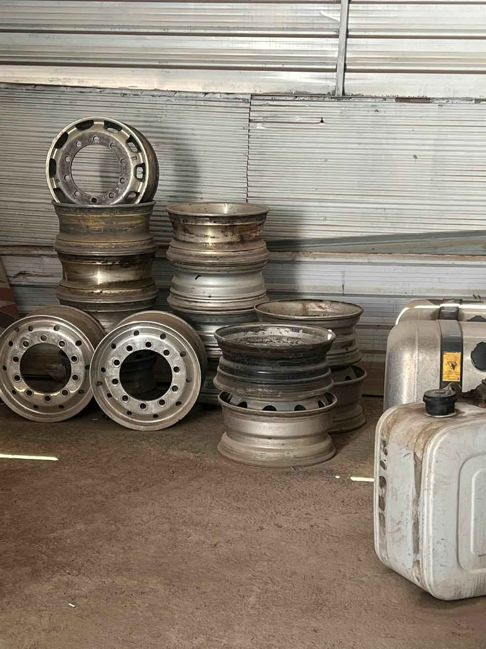 ويلات 22 فافون اوربي حرفش وعادي العنوان بغداد تاجي ***********
