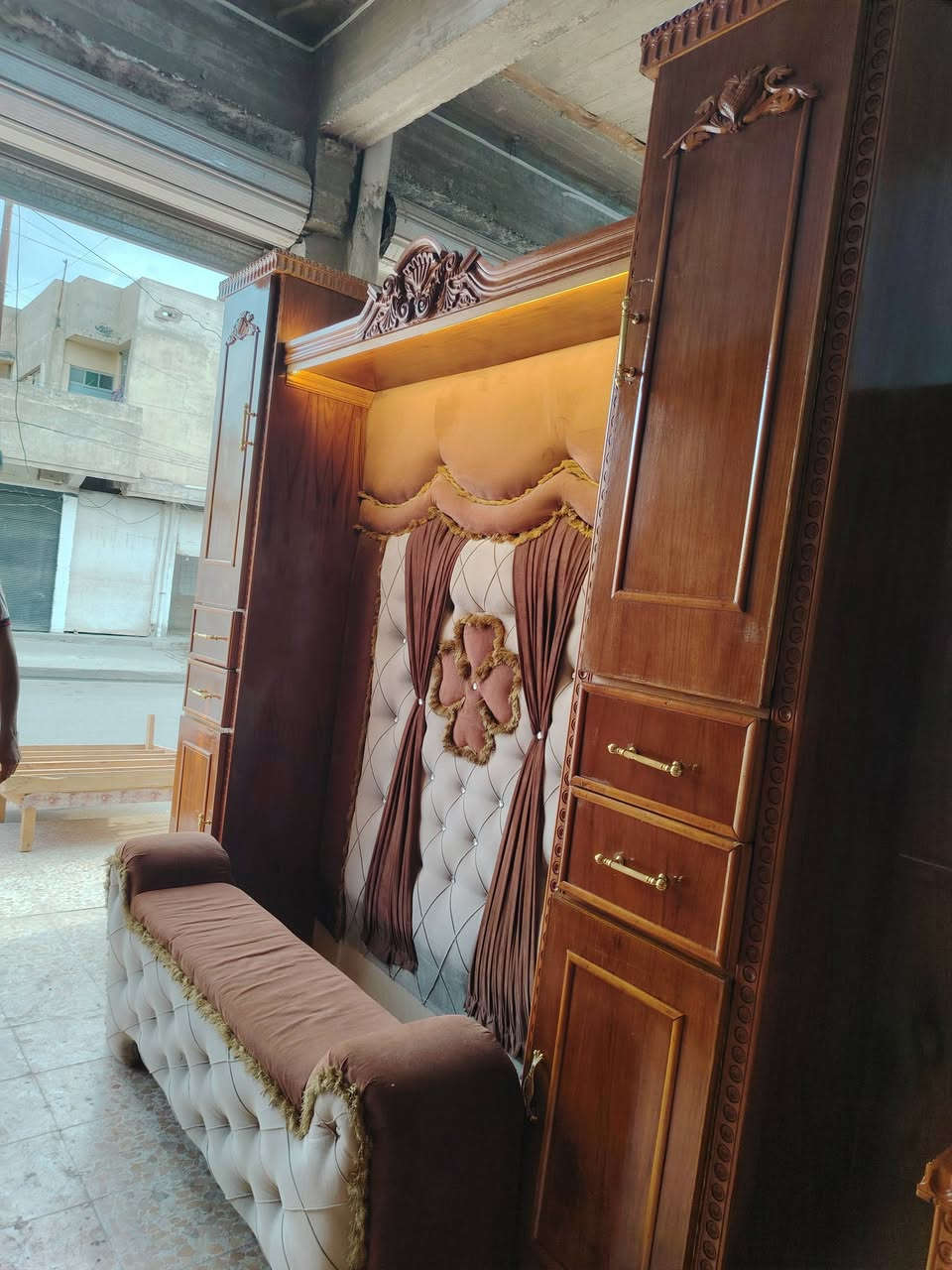 غرفه لبيع فصال ثقيل شرط سعر ٨٥٠الف وبيامجال ***********
