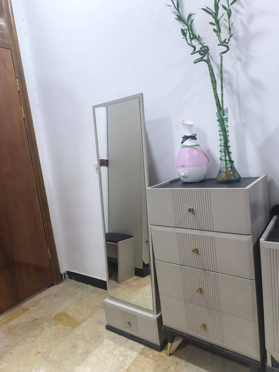 غرفه تركيه للبيع 9 قطع نضيفه كلش مكانهه طويريج الحولي سعرها 600 وبيها مجاال بسيط  اي استفسار خاص لو اتصل ع رقم ***********
