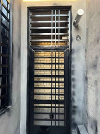 تنضيف شبابيك • صبغ بثلاث مراحل • شغل درجه اولى