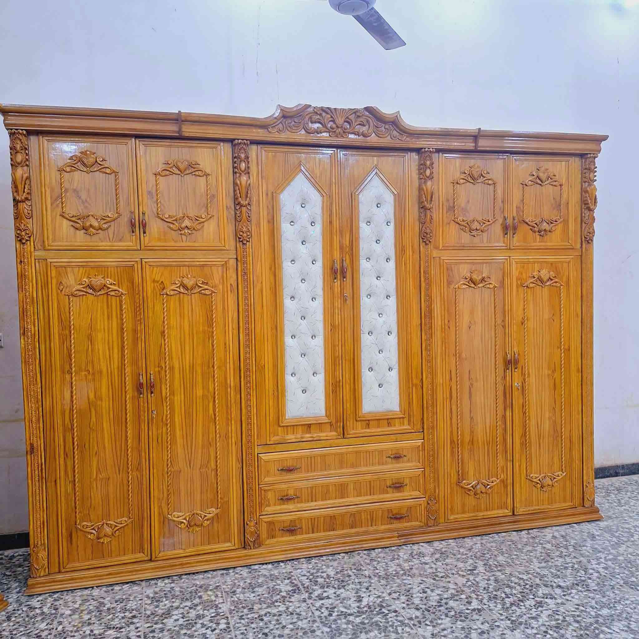 غرفه اخشاب  ام المسرح  تسكام 5 ملم صاج خارج والداخل شغل  الهيكل ودنك  زان توج زان نقش زان مصري  شغل درجه اولى  الغرفه كلش ثكيله وخشب قوي واخت الجديدة ونظيفه كولش اي كسر و ضرر ما بيها  نسبة نظافته 98 /  100
القاعد بلوك سقف بلوك  الظهر جرجوبه براغي 
 الغرفه ولا غلطه بيها و بالعافيه على لي ياخذها  
وتساب/  ***********
 العنوان بغداد  البلديات و اكو  توصيل هم موجود
