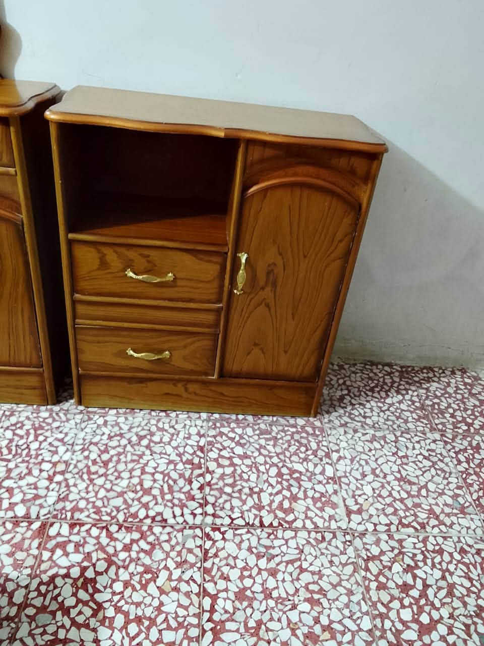 السلام عليكم عندي غرفة نوم عراقية للبيع السعر 650 دينار  بغداد ***********
