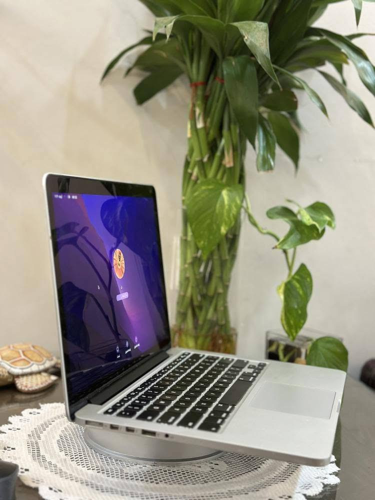 ماكبوك برو 2015
8Gb ram
256gb ssd
13Inch
100% battery
شغال كل شي مابيه بس كيبورد وتاتش باد ما يشتغلن اتوقع لان مفصول واير او شي 
يجي وياها كيبورد وشاحنتها الاصليه
نظافه 100% بدون كيبورد وتاتش باد
ب 250 وبيها مجال جبير
