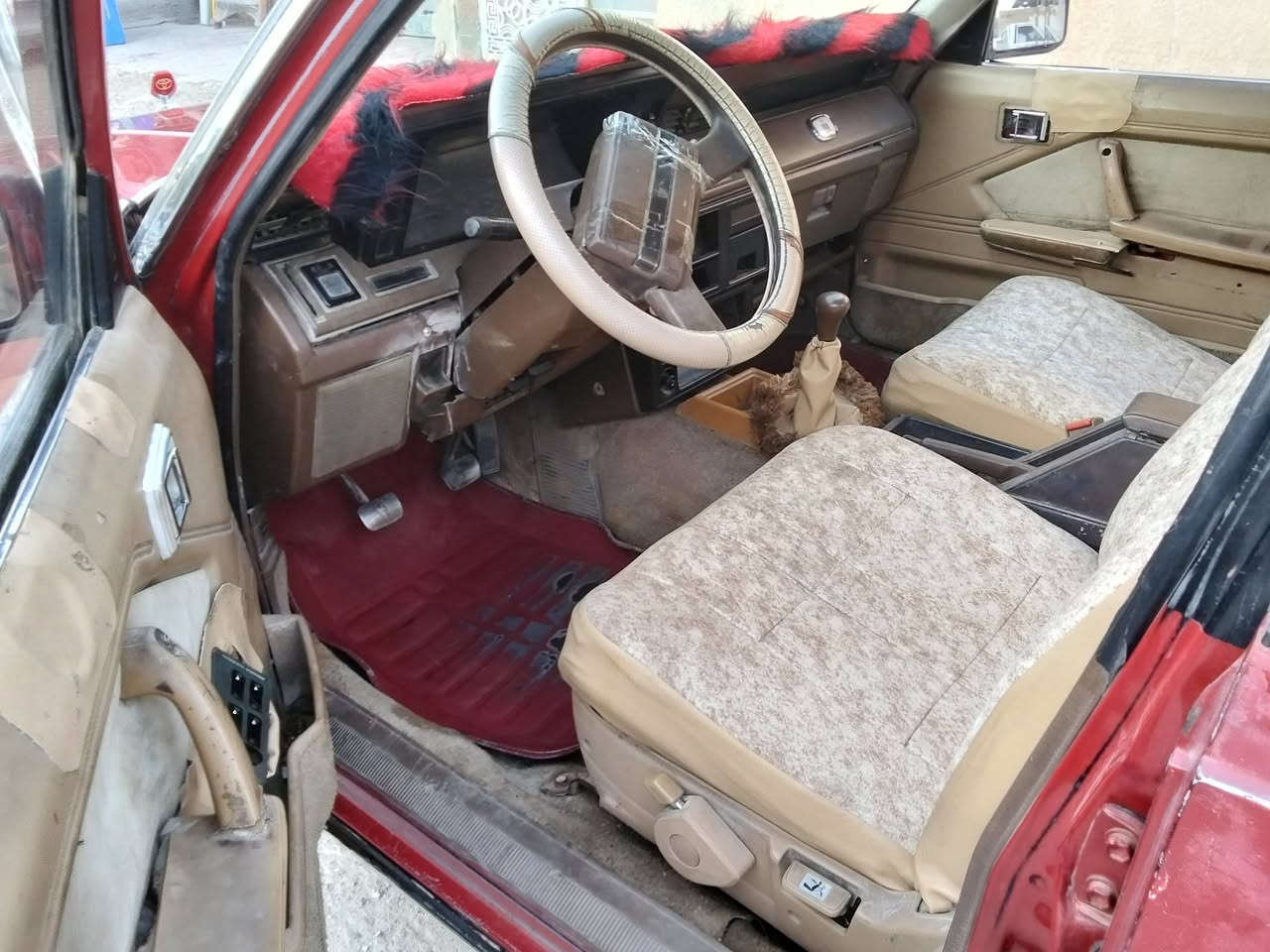 سوبر موديل 1985 
كير اكسن محرك تمام (محرك بلادي 6 سلندر)
السياره بلاديه  السعر  40 $  
***********.   مكاني بغداد (غير متواجد على النت)
