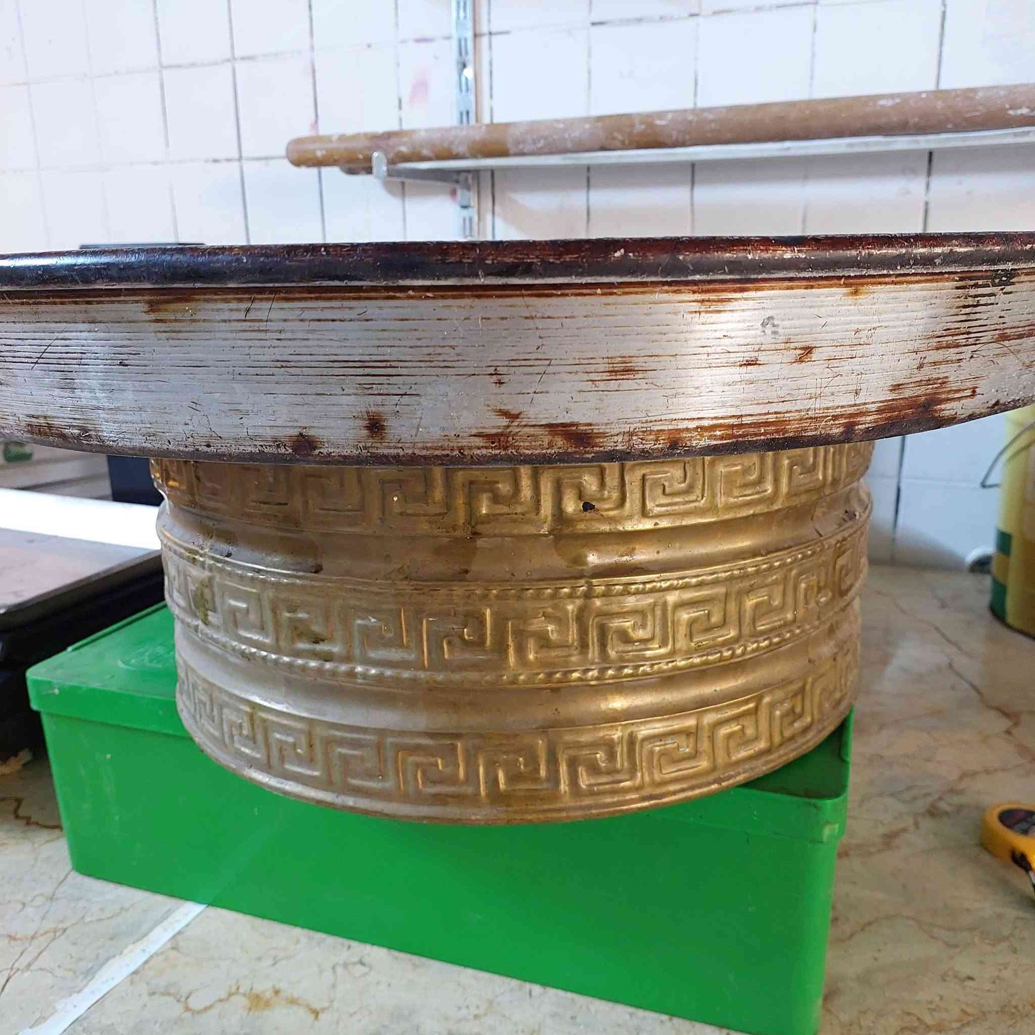 طوك او حماية  صواني حلويات نحاس سوري عدد ١٠ مكان كربلاء ***********
