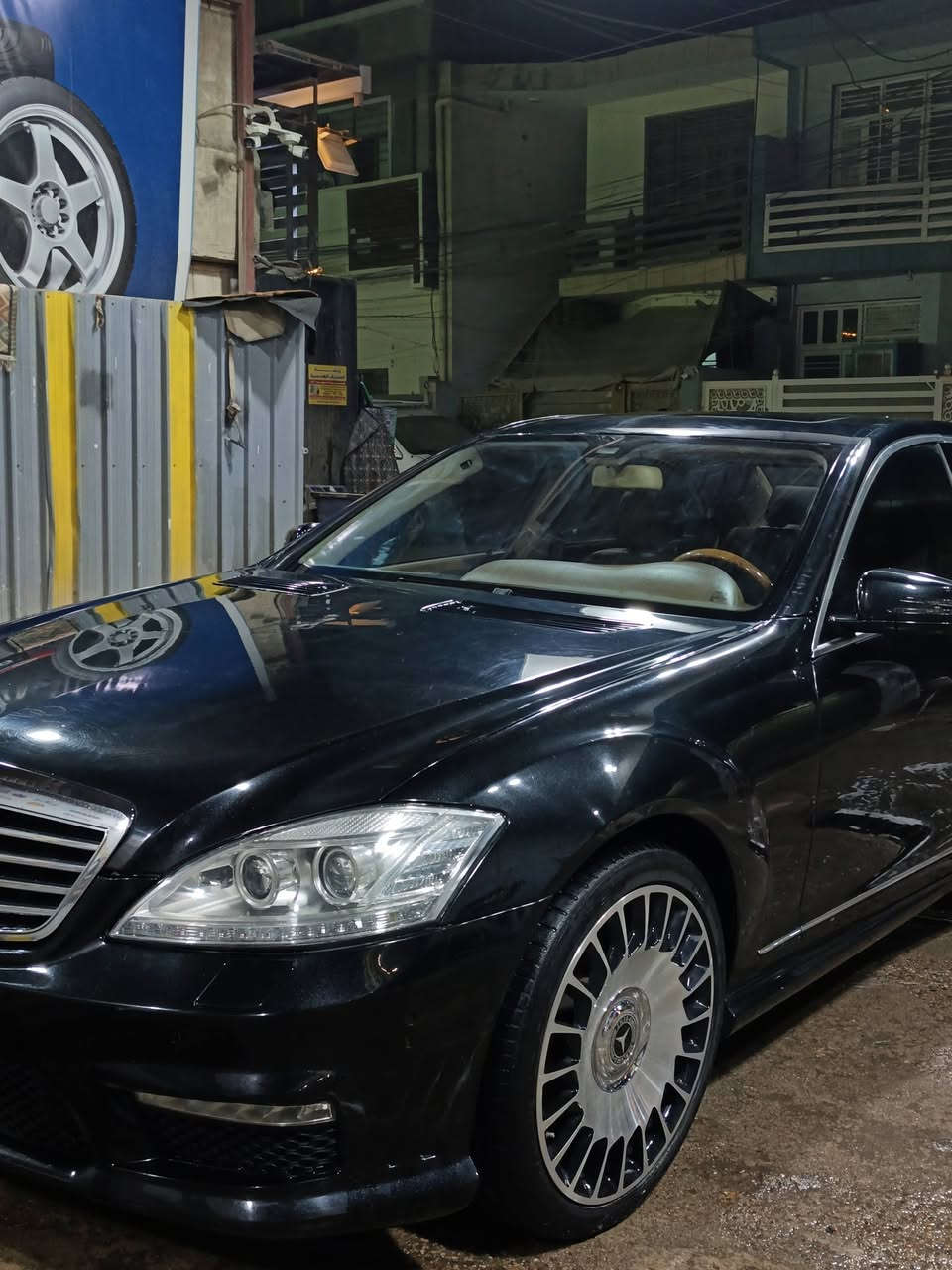 #ادوات حاويه يرهم بيع #ومراوس 
مارسدس / S 350 لارج باب طويل vip خـلـيـجي
موديل 2009 / محدث 13 بالكامل كت S63
ماشيه (120 ألف KM)
... مواصفات السياره ...
محرك 6 سلندر المرغوب 
فتحه سقف  جنطه شفط ثلاجه بالجكمجه
5 بردات كهرباء لايتات زنون داينمك
مري شفط زراك   بچم لد بك لايت لد 
ماوس 3 وضعيات قيادة
حساسات امامي خلفية رادار مثبت سرعة
3 قطع تبريدانارة الداخل والدشبول متغير 
ويل كب مايباخ حجم 20 كت كامل S63
(وبعد بيها هواي مواصفات)
أخوان السياره وارد خليجي ، كفاله عامه  ...
السياره جديده ونظيفه 
مكان السياره بغداد / المنصور 
رقم  الهاتف 
*********** متوفر واتساب
#السعر 84 وبيها مجال.
