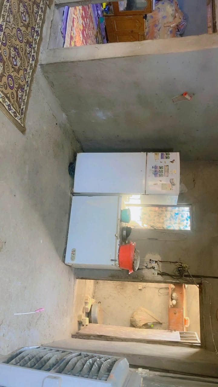 سلام عليكم بيت للبيع مساحه 120 غرفتين نوم ٤في ٤ +صاله + ستغبال ومطبخ منور بناء بلوك سقف ساندويج
 +صحيات  +قطعه جانبيه مساحه 100 متر محرم تشجير مسيجه وكامله سعر (75) بي مجال العنوان الكمالية البستان 

‭***********‬

تواصل عبر رقم
