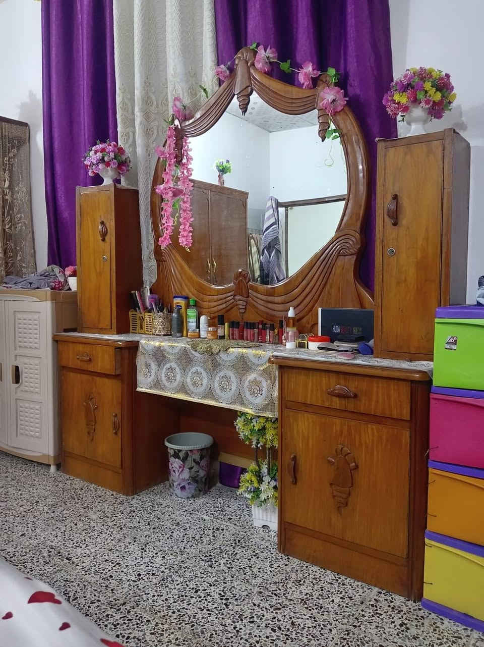 غرفه للبيع حطاطه صاج سعره 500الف وبيه مجال *********** /***********
