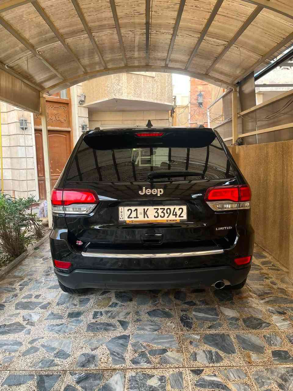 السلام عليكم 
للبيع او مراوس
جيب كراند شيروكي ثمانينية 2021
لمتدد 3.6L V6 امريكية 
رقم سليمانية بأسمي رقم جديد وسنوية وهزة جدد
حادثها جاملغ وبنيد مبدلات بلادي نفس اللون بدون لغد بدون شاصي بيها ايرباك دشبول ودركة راجع سستم  بلادي 
ماشية 89 الف ميل  
المواصفات : 
- نقطة عمياء 
- كشنات جلد 
- كشنات الاماميه كهرباء 
-كشنات تدفئه وتبريد 
- خزن ميموري 
- تدفئة استيرن 
- بانوراما 
- شاشه كبيره 8.4 انج 
- نظام GPS 
- كشافات ضباب
- تشغيل عن بعد 
- صندوق كهربائي 
- حساسات امامي خلفي 
- كامرة خلفيه 
- محدد سرعة
 - نظام اوتو ستارت
- نظام بريك اوتو  
السيارة جاهزة ومابيها اي نقص
مكاني بغداد الغدير ساحة ميسلون 
رايدها 235
متواجد واتساب ***********
