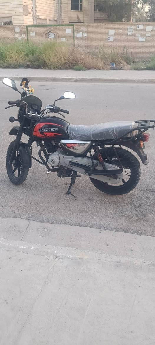 بوكسر جبلي مديل 23 نازله بال 24
اوراق اصوليه مابيها اي نقص الدراجه 
كفاله عامه اشاير لايت كله شغال مكينه برقي ممفتوح بيها مكفوله بعدها ع وضع الشركه مكينه خرسه 
مكاني بغداد الشعب 
السعر مليون و700  وبيها مجال 
تصال ***********
