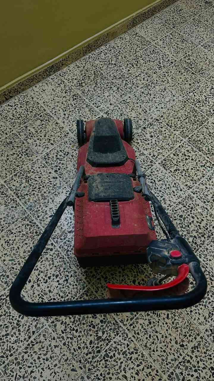 ميز وكرسي • مكينة ثيل • نضاف