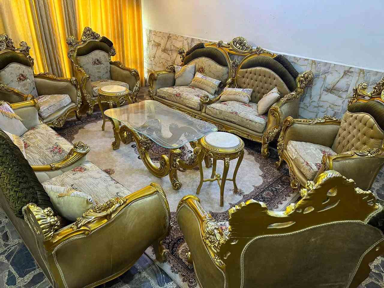 تخم مصري خشب زان عشر مقاعد مع ثلاث طبلات مرمر نظيف جداً مكانه المنصور السعر ٨٥٠  ***********
