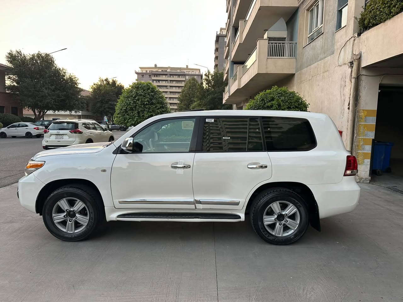 وەنەوشە ٢٠٠٩ دوبەی ساخ  مەکینە v8. مەرخوب٤.٧٠٠ فول مواسەفات (سلاید-ئۆتۆماتیک -دەبل ئەکسل -حاسە -کامیرە )گیرو مەکینە و دەبل ئەکسل و تەبرید و هەموگیانئ بەشەرت تابلیت سەیارەیەکی جوان و بی مەسروفە بی دەعم و بی لیدران تەنها ٣پارچەی پەمپە سعری ١٦٥ گەڵاو مەجالیکی کەم لە سلیمانیم***********
