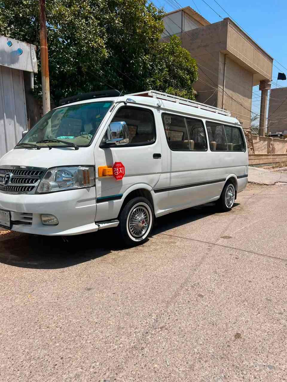سلام عليكم فتوان موديل 14 سياره جديده معنه كلمه بيها شخط بل طويله جوه جامه ورصعده بل جنطه مكينه واكسن جداد ومكينه هستوني شادها صدر امامي وخلفي جديد داخل جديد كراسي محور 18 نفر سياره كامله ع اخر حبايه سيبايه تزريف شوته سبايدرات امامي وخلفي شاشه تاب  مكان بغداد حي جهاد سعر خاص رقمي *********** واني خادم الشراي مو شراي لحد يكسر بحلال عالم فدوه
