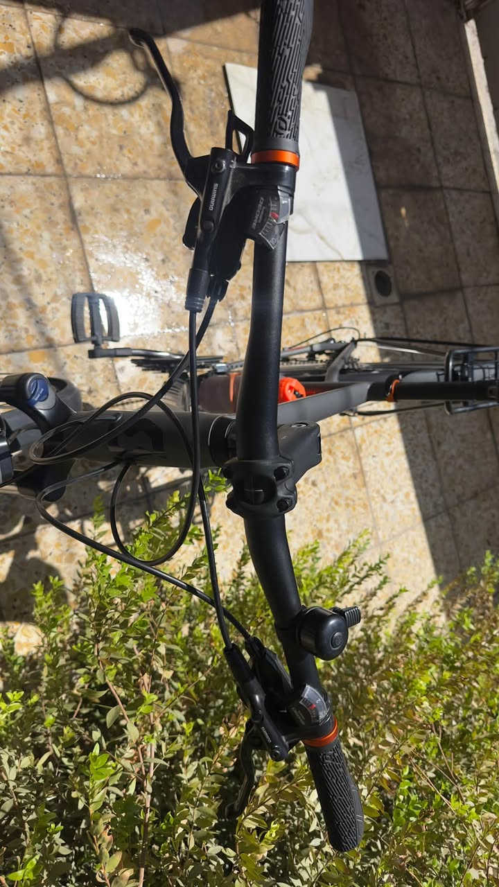 للباحثين عن القوة والتميز
وحش الترحال السويسري 
SCOTT SUB Sport20
عقرب خلفي SHIMANO DEORE XT
وباقي السستم SHIMANO DEORE
اطارات SCHWALBE GREEN COMPOUND 28
ويل SYNCROS طبقتين
دواسات SYNCROS
مقابض SYNCROS
بريكات SHIMANO هايدروليك
بوري سرج دبل RCX
سرج SELLE ROYAL
دبل امامي SA SUNTOUR NEX تحكم فتح وقفل
وايرات دفن
لايت وبكلايت داينمو 
قياس الدراجة M
مع سيباية مدمجة مع الجاملغ بلادي من الشركة 
نضافة الدراجة 99‎%‎
للأستفسار *********** واتساب
او المراسلة عبر الماسنجر
