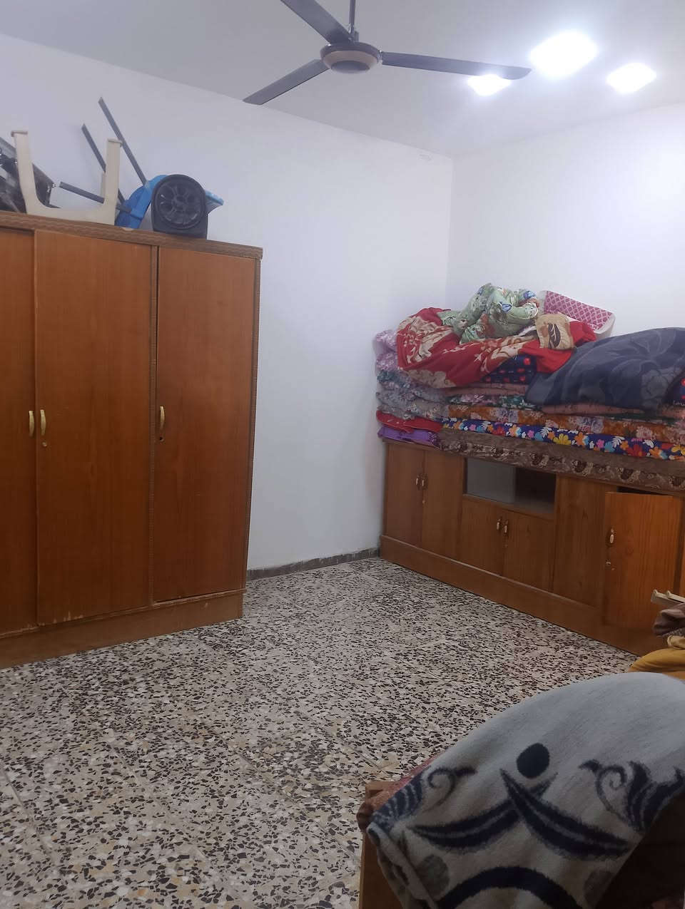 دار للبيع مساحة 420 مساحة بناء 160 والباقي حديقه طابو سكني ابي غريب الشهداء مدخل القديم قرب المستوصف الأسنان الشهداء الاستفسار ***********,،،،،،،،،
***********
