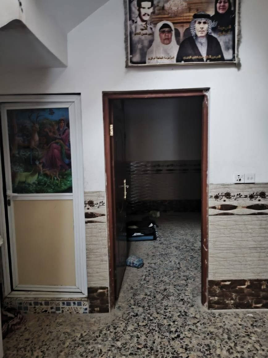 دار طابقين ٦٣ متر طابو زراعي سند ٢٥ يتحول بأسم المشتري، موقع ممتاز، بحي الإمام علي، قريب شارع الضغط، وشارع الجاير والحولي الجديد، ومستشفى الكفيل، يبعد عن الإمام ٥ كيلوات فقط، مشمول بالتطويب، وفيه ميزانية كهربائية، يصلح دار سكن او دار استراحة أو حسينية للزوار، يشمل الطابق الأول استقبال، صالة، غرفة منام، مطبخ، صحيات داخلية وخارجية، والارضية كاشي، ويشمل الطابق الثاني غرفتين منام، صالة، صحيات خارجية، والارضية سيراميك، والسقف سندويج.
السعر ٨٣ مليون وبيه مجال شوية
للتواصل
 *********** واتساب
*********** واتساب
