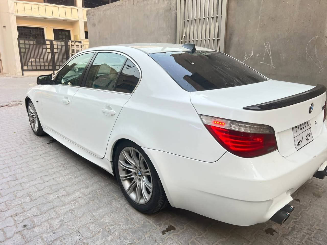 للبيع ميماتي بي ام دبليو 530 N52 B30 E60 
( خليجي ) 2008
لون ابيض متغير 
رقم اربيل تحويل ثاني يوم شرط. كهربائيات عل بلاد ماملعوب بيهن 

سيارة عليها كت M كامل
بيه صبغ حزام أثر جراد بدون دك أو جاكوج أو ضربة قمارة
مكفولة حتى من الصبغ القمارة  
1_بصمة
2_تبريد قطعتين
3_كروز سرعة
4_منظومة تبريد جديدة كاملة
5_مراية داخلية وجانبية عاكسة
6_تحكم ستيرن
7_كشنات كهرباء
8_شاشة أعطال
9_داخل بيجي
10_لايت زنون LED
11_كشنات  جلد بيجي
12_سلايد3طكات
13_ويل هامان M مع تخم تايرات جديد
14_بك لايت LED 
15_صدر أمامي  خلفي جديد 
16_داخل جلد ومغلفة الكشنات 
17_منظومه تبريد كاملة جديدة
18_حساسات أمامية وخلفية  بس مامربوط
19_إنارة ترحيب
20_دمامات بلادية
21_منفذ AUX
22_ماوس تحكم
23_شاشة
24_ بردات بلاد
 السيارة فول عل اخير 
الـسـعـر 100وبيها مجال
مكاني: بغداد المنصور الوشاش 
رقم : ***********
