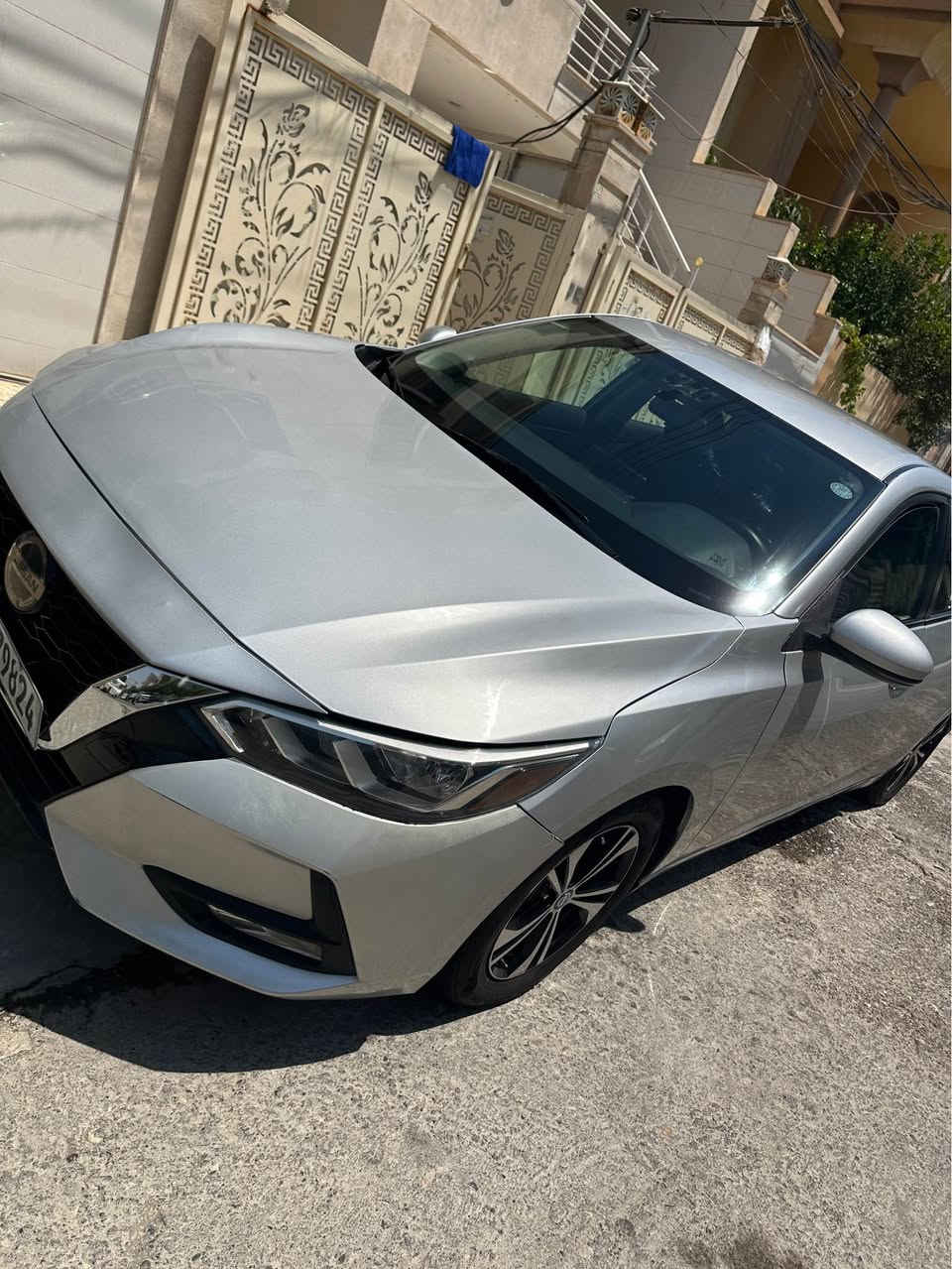 نيسان سينترا موديل 2020 ماشي 60 مايل بيها خمس قطعات و نص صبغ يونيدو جاملغ سكن و نص باب سكن امريكا وبابين مال سائق و نص جاملغ خلفي مواصفات SV 
مابيها مصروف هزه و فحص جديد عليها غرامه 8 ورقات 
مكان أربيل *********** أربيل, العراق
