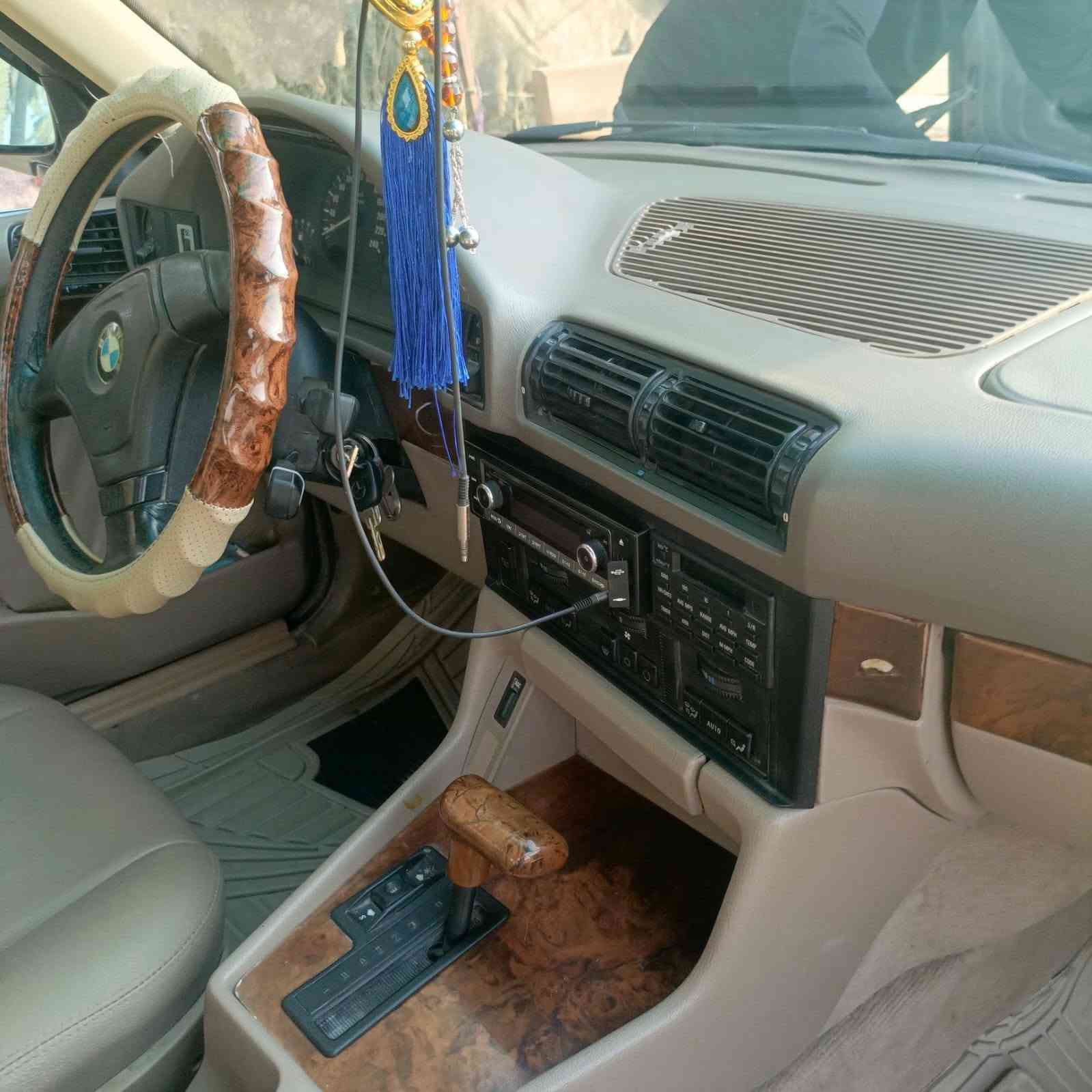 BMW  525مسكر
موديل 1992سنويه ماساقطه  لل2027كشنات كهربائيّة تبريد خير من الله صدر جديد مالكها بالحله السياره حلوه ونضيفه /الخاص مغلق اتصل وبيك خير وتدلل /السعر 70وبي مجال 
***********
