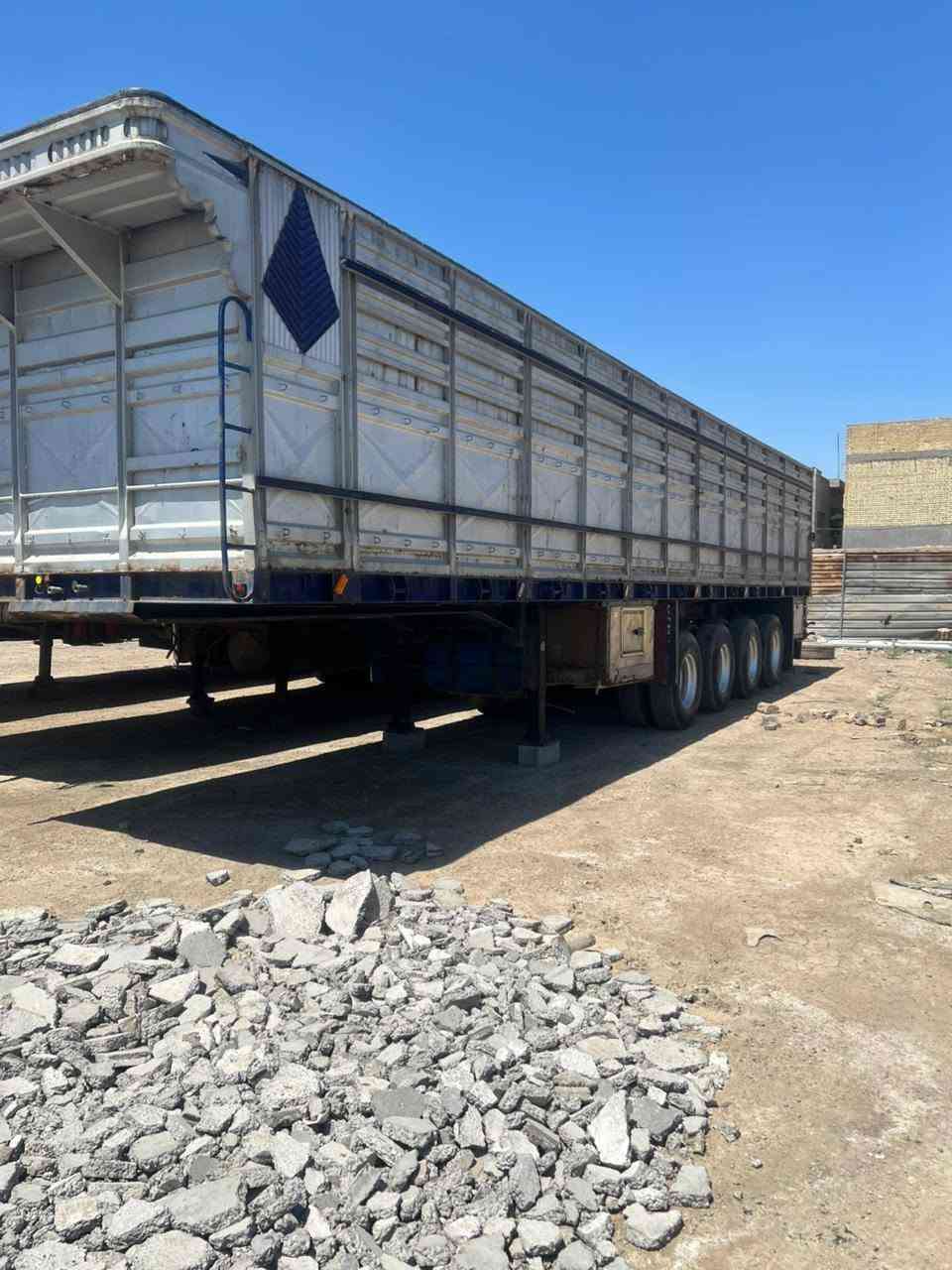 تفاصيل داخل الصور

نص مكتوب في الصور:
- للبيع عربانه حدادي طول ١٣ ارتفاع ١٩٠ دناكير صيني عربانه متصرف عليهه الف جاهزه للعمل ***********
- للبيع عربانه حدادي دنا كير صيني جاهزه للعمل الف متصرف عليها ***********
