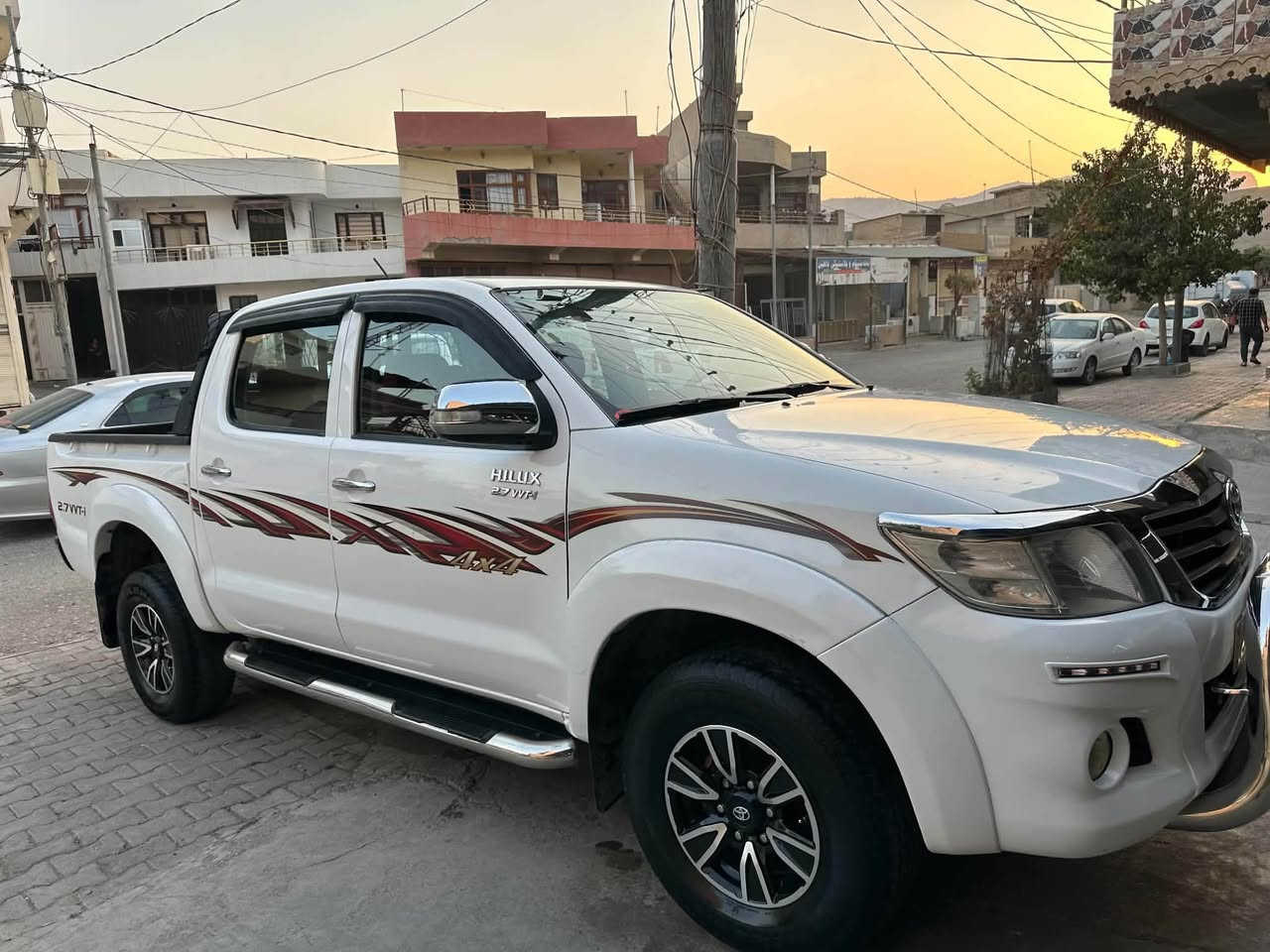 Tooyota hilux 
مۆدێل 2014پارچەرەش یەک پەڵەی بۆیاغە لە بۆدی دیاریم کردووە سەنەوی نوێیە بەناوی خۆمانە شوین رانیە 
***********
