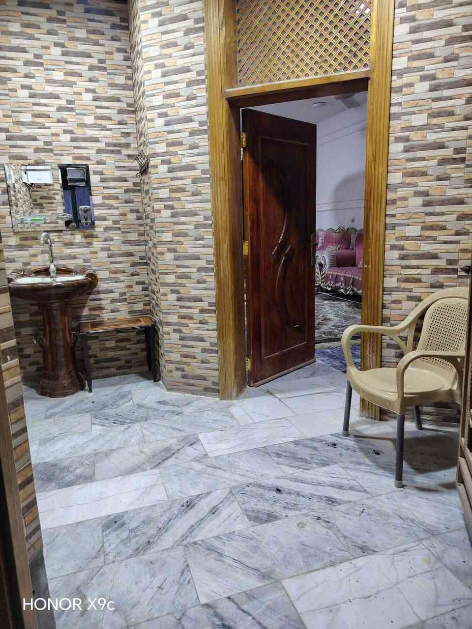 السلام علیکم
بيت للبيع طابو صرف بحي النهضة الثالثة قرب مدرسة الخلاني 
مساحته 267م والواجهه 9 و النزال 29
يحتوي البيت على:
غرفتين نوم
مطبخ
صالتين
وصحيات
للاستفسار أكثر اتصال خاص ***********
