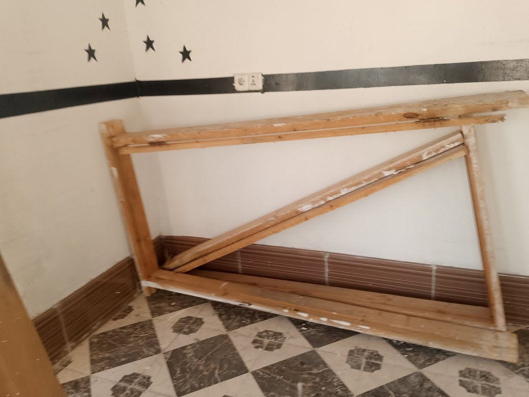 للبيع باب عدد سته مع جرجوبات 6***********

