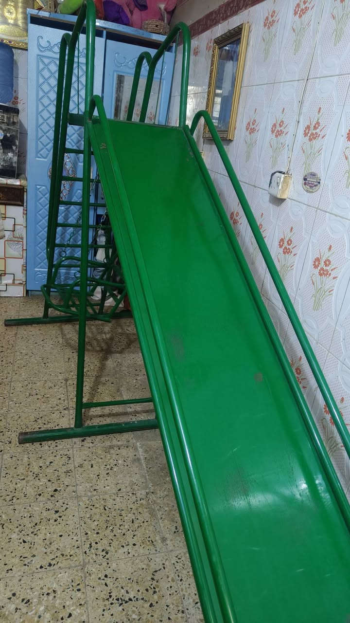 زحليكه اللبيع وبيه مرجوحه والله مكان ماعندي اريد اشيل وجديده قبل شهر ماخذه السعر 180 وبيه مجال ***********واتساب
