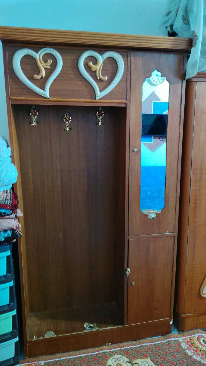 للبيع كنتور 5وميز مرايه وزاويه 300بيه مجال قليل حك الجيه مكاني رضويه *********** ما متواجد عل فيس
