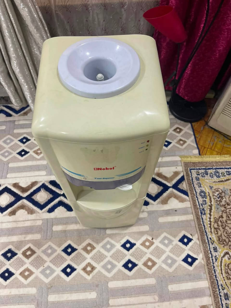 براد ماء نظيف
ماء حار
ماء بارد 
ثلاجه شرط تجميد
السعر 50 الف
***********
مكاني بغداد بلديات 
يوجد توصيل
