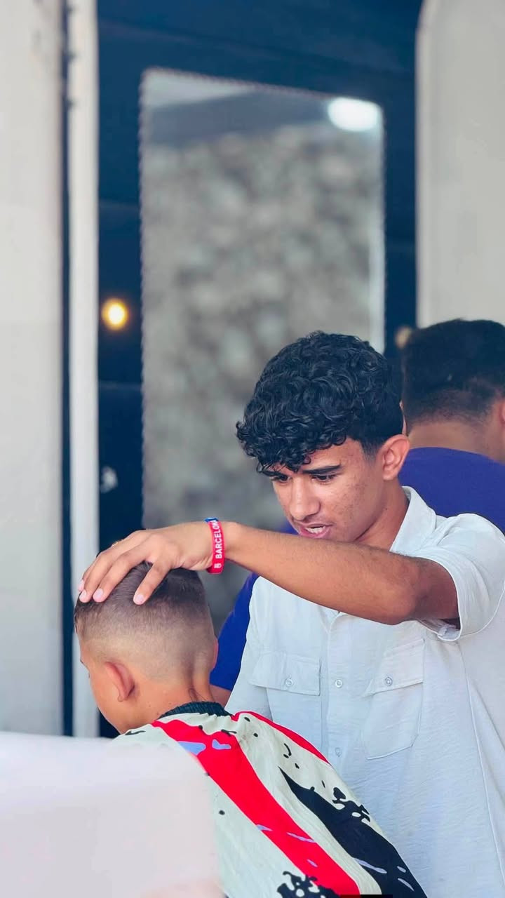 ✂️ دورتنا مستمرة والتسجيل ما زال مفتوحًا ✂️
إذا كنت ترغب بتعلّم مهنة تضمن لك فرصة عمل ودخلًا جيدًا، فهذه فرصتك.
نعلن عن استمرار دورة تعليم الحلاقة الرجالية، مع تدريب عملي ومتابعة خطوة بخطوة حتى إتقان المهنة.
📍 المكان: بيجي – قرية المالحة.
🗓️ الدوام: جميع أيام الأسبوع ما عدا الجمعة.
⏳ مدة الدورة: شهر واحد، وإذا احتجت وقتًا إضافيًا فسيتم منحه لك حتى تتقن المهنة بإذن الله.
💵 أجور الدورة: 100 ألف دينار فقط.
✅ تدريب عملي مكثف.
✅ تعليم جميع أساسيات ومهارات الحلاقة الرجالية.
✅ مناسب للمبتدئين ومن لا يملك أي خبرة.
📞 للاستفسار والحجز: ***********
واتساب ***********
⚡ سارع بالحجز، فالمقاعد محدودة، والتسجيل مستمر الآن.
