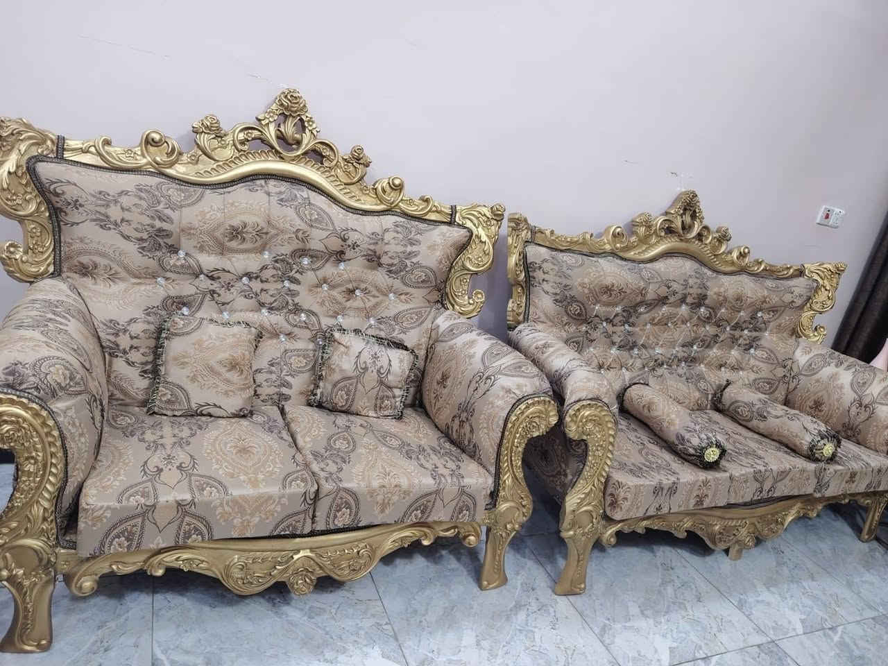 السلام عليكم
تخم رئاسي ملكي نظافة 100٪  مع طبلات عدد/ 3 مثل ماموضح بالصورة 850 وبي مجال مكاني المحمودية ***********
