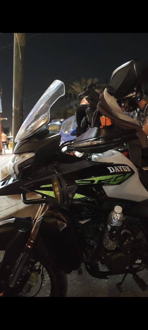 سلام عليكم دايون ادفنجر للبيع او مراوس بدايوان 26 مكينه 250cc مديل 2025 ماشيه 63 الف وقابل للزياده + مبدل بوشه وبستم أصلي شركه مبدل وليسه تجفيت+محور ويل كب خلفي دراجه أحلى من صور نضيفه الولد معتني بيها وتجي تشوف وتفحص  مكان دراجه بغداد بسمايه وصاحبها يشتغل بل رصافه السعر : 2900 وبيها مجال اني مكلف بل نشر رقم صاحبها :***********
