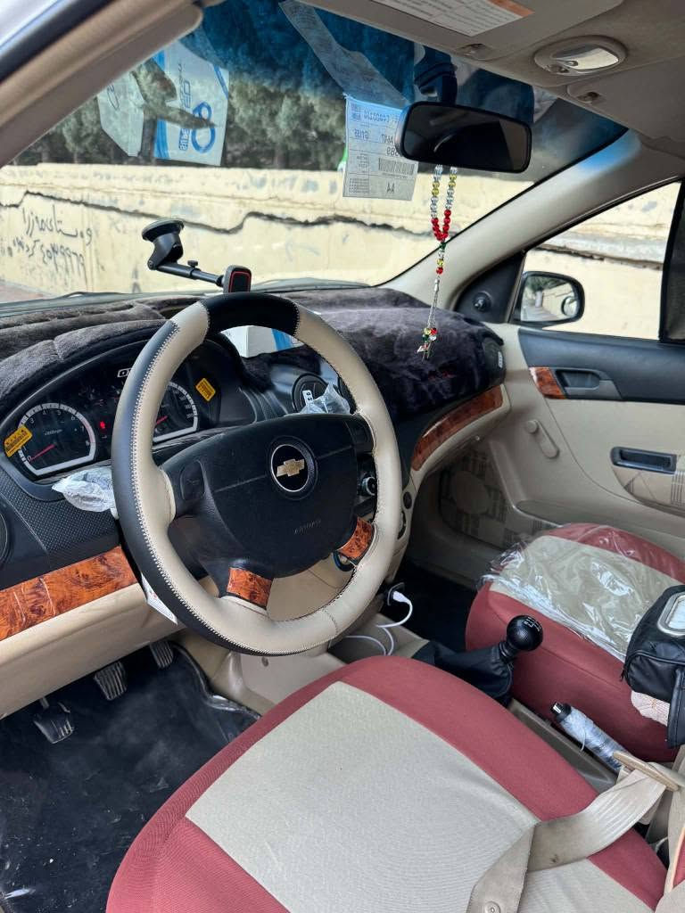 aveo 2010
مەکینە گەورە
گێرو مەینە بەشەرت 
سبوغی نیە
بست تەحدیل. بستەک ساردە هیە 
رەقم و سەنەوی نوێە بەناوکردن بەشەرت 
چرکە مەسروفی تێدا نیە 
ناو زەردە گێر عادی 
نرخی 67 تۆزک محامەلە 
تەبرید سارد و گەرمی بەشەرت
ماوی رۆشتن 240 هەزار
رەقەم تەلەفۆن (***********) أربيل, العراق
