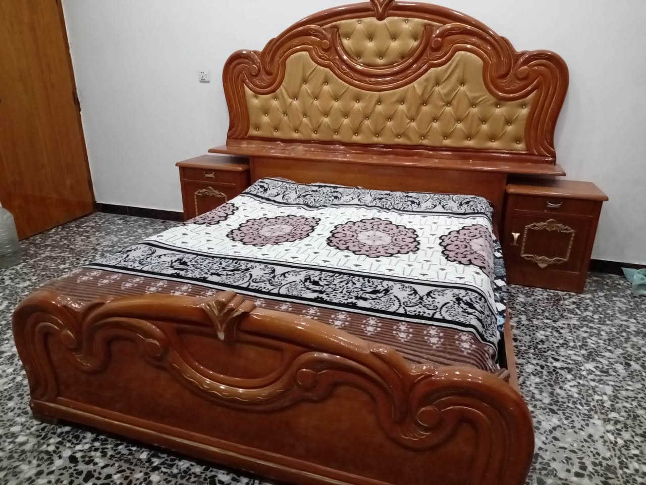 غرفه مستخدمه صاج عراقي للبيع نضيفه للستفسار على رقم واتساب ‭***********‬ العنوان بغداد
