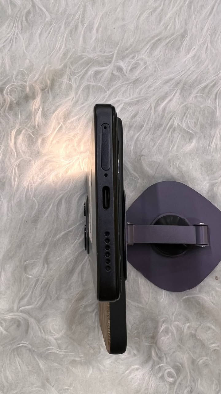 سعر 220الف الشاشة: AMOLED بحجم 6.67 بوصة، معدل تحديث 120Hz، ودقة FHD+.
المعالج: Snapdragon 685 (تكنولوجيا 6 نانومتر).

الكاميرا الخلفية: ثلاثية (الأساسية 108 ميجابكسل + واسعة 8 ميجابكسل + ماكرو 2 ميجابكسل).

الكاميرا الأمامية: 16 ميجابكسل.

البطارية والشحن: 5000 ملّي أمبير وتدعم الشحن السريع بقدرة 33 واط.

الذاكرة والتخزين: يأتي بنسخ (6/8 جيجابايت رام) وتخزين (256 جيجابايت).

بصمة الاصبع: مدمجة تحت الشاشة.    السعر 220الف مكان نجف ***********
