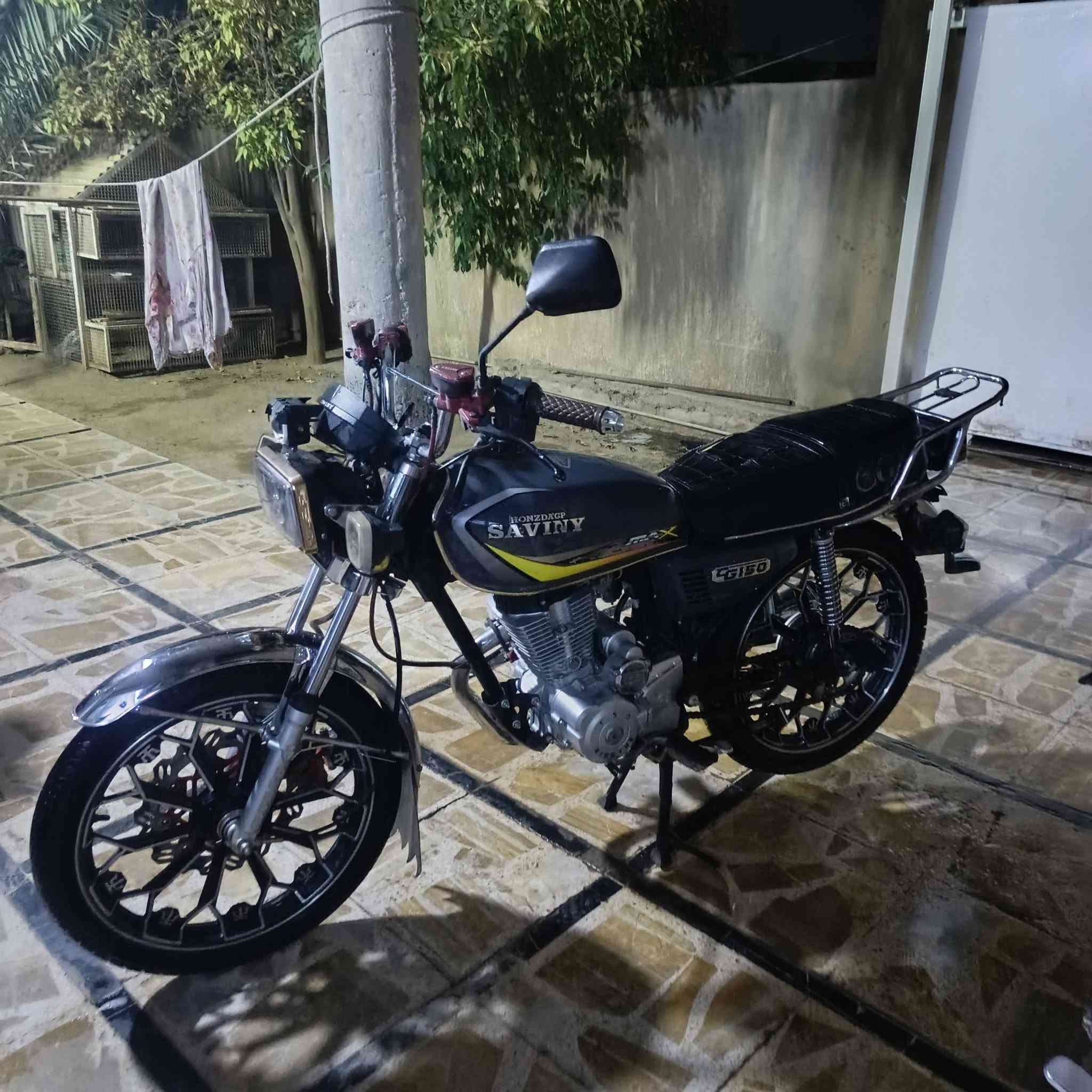 السلام عليكم دراجه للبيع الموديل 25 سعر 650 وبيها مجال***********
