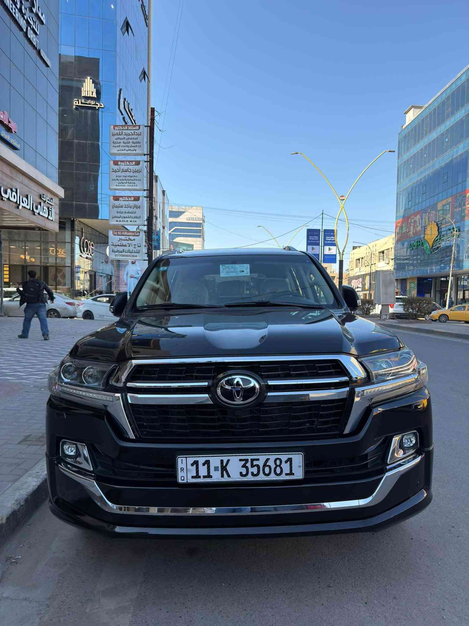 لاندكروز2019 vx.s بغداد 8 سلندر 5.7 مكفوله ماشيه 47حقيقي معروفه موصفاتها بغداد الكراده ***********
