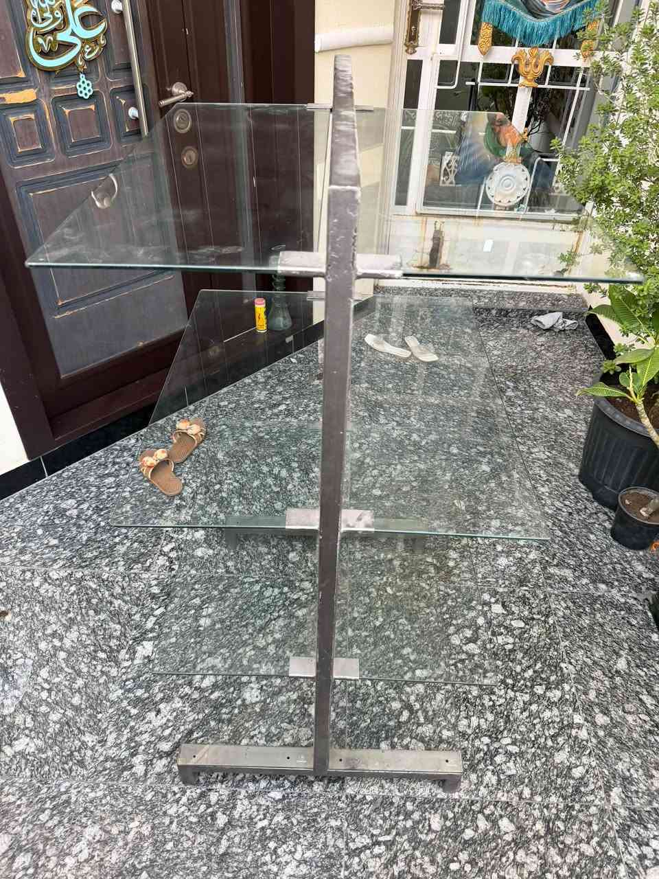 سلام عليكم استاند ملابس تصفيط.  سعر القطعه ٥٠المكان بغداد حي العامل ***********
