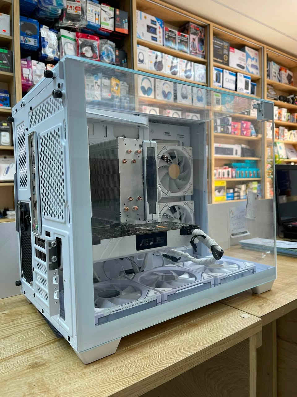 R5 3600
Ram : 16g 2400
Hard : ssd 128 
Hard :hdd 500
M.b b550
Gpu : 1080Ti 11G

***********
